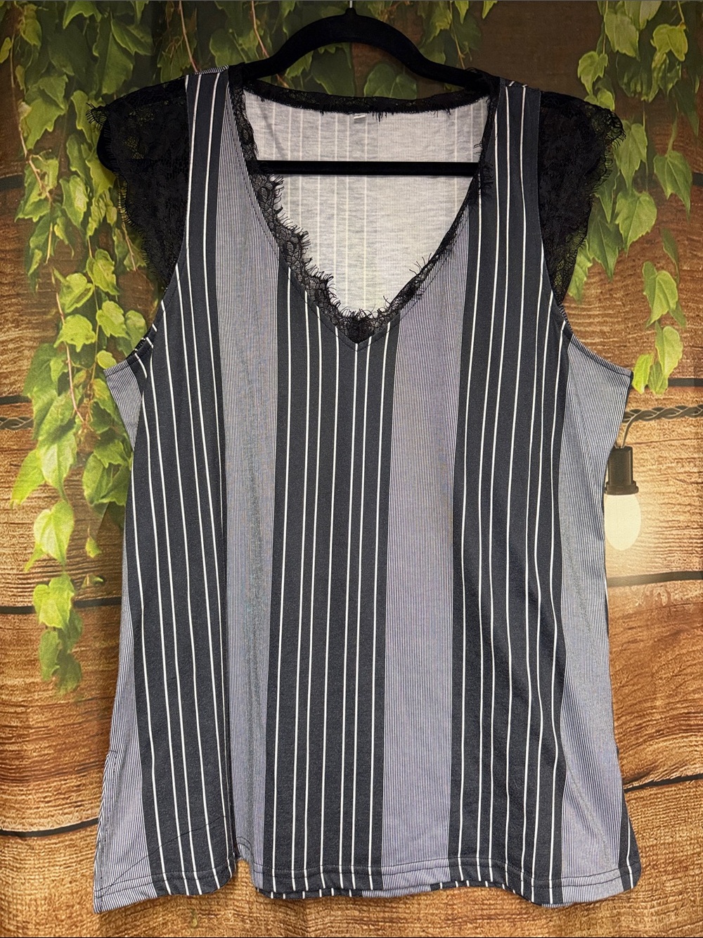 🦋GUC Sleeveless V-Neck Lace Trim Stripe Top - Black/Grey